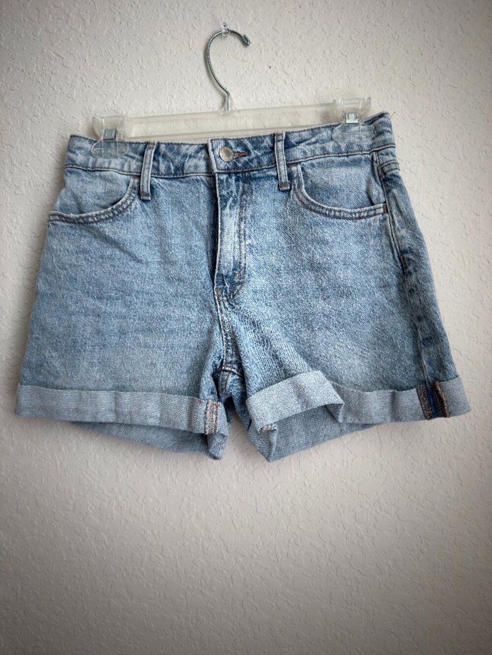 Art Class Girls XL 14 Light Wash High Rise Cuffed Denim Shorts.   (E)